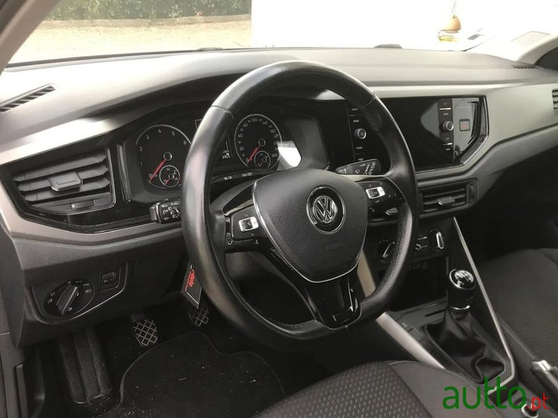 2018' Volkswagen Polo 1.0 Confortline photo #4