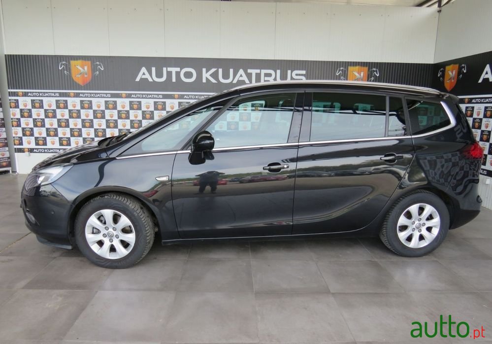 2015' Opel Zafira photo #3