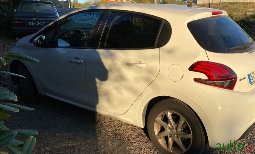 2015' Peugeot 208 photo #3