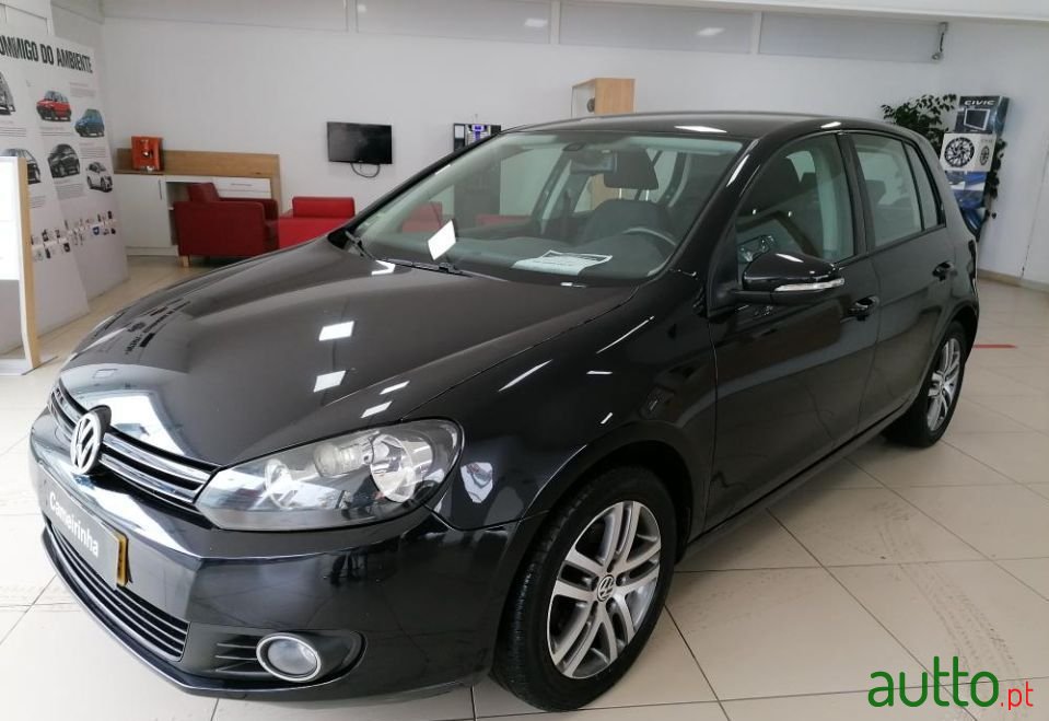 2010' Volkswagen Golf photo #2