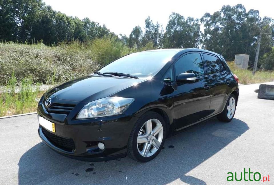 2010' Toyota Auris photo #3