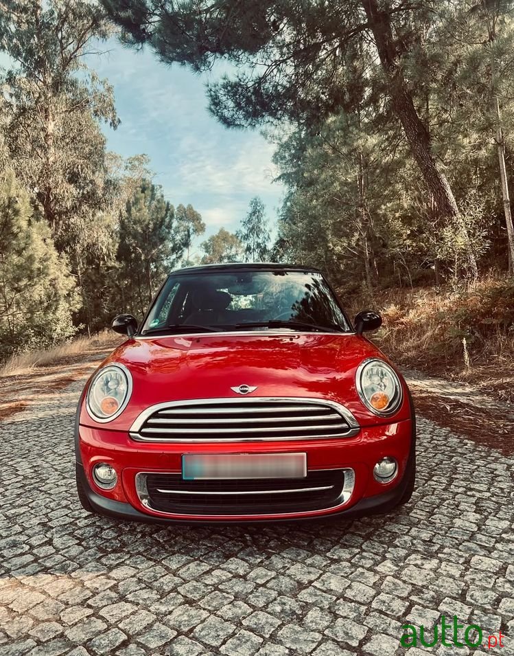 2013' MINI Cooper photo #3