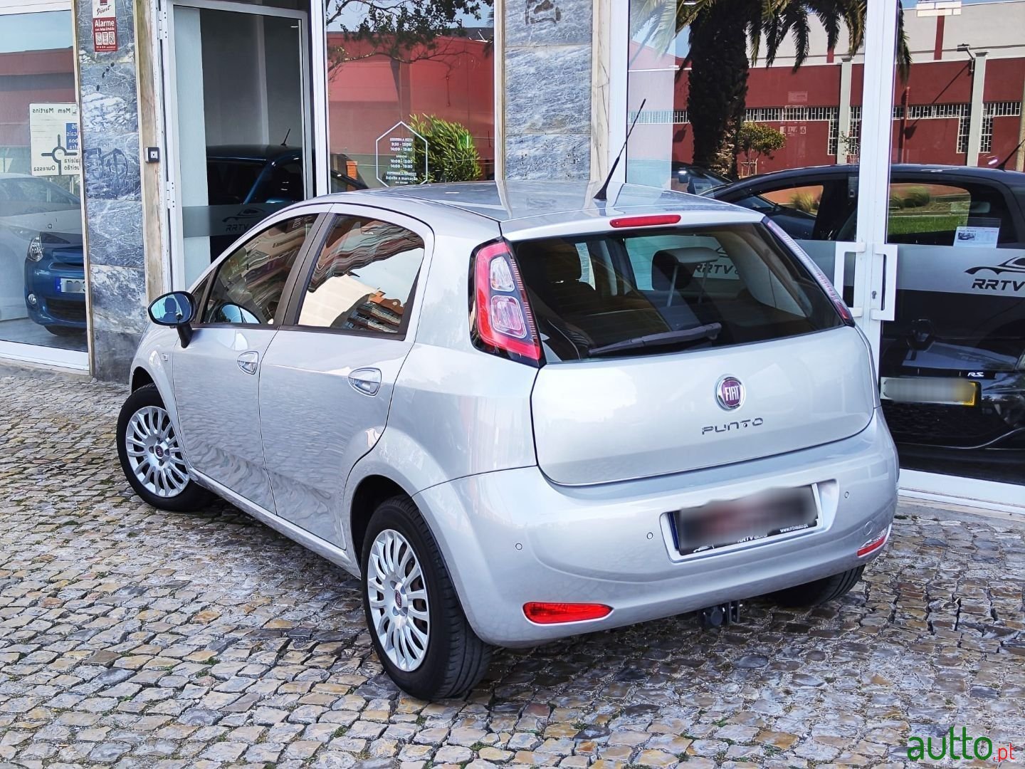 2012' Fiat Punto Evo photo #2