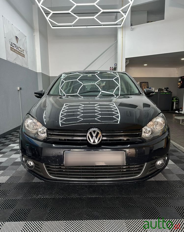 2010' Volkswagen Golf 1.6 Tdi Highline photo #1