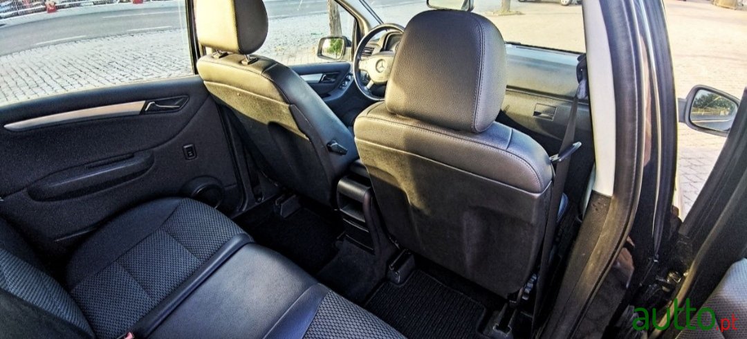 2010' Mercedes-Benz B 180 photo #6