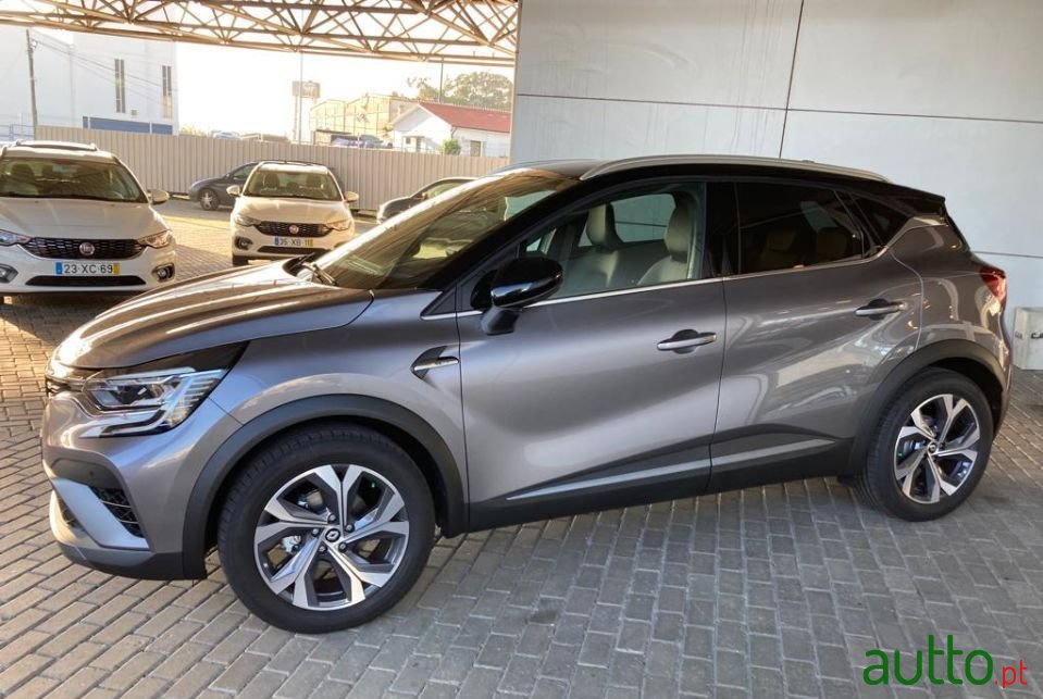 2021' Renault Captur Rs-Line photo #2