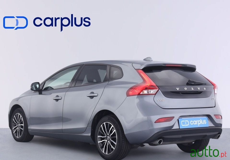 2019' Volvo V40 photo #5