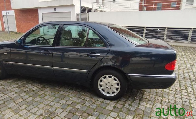 1998' Mercedes-Benz E-250 photo #4