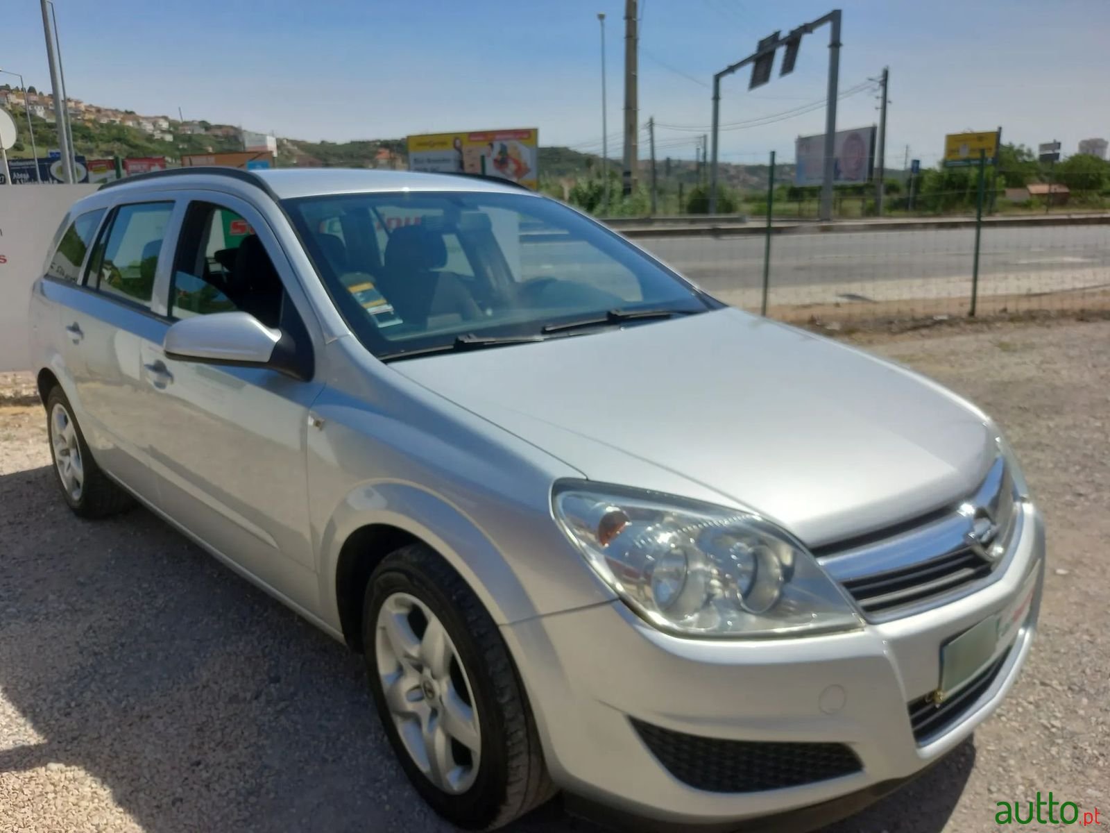 2008' Opel Astra Caravan photo #3