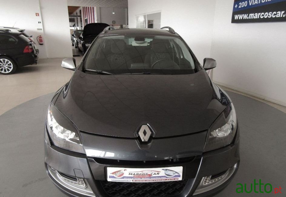 2013' Renault Megane Sport Tourer photo #1