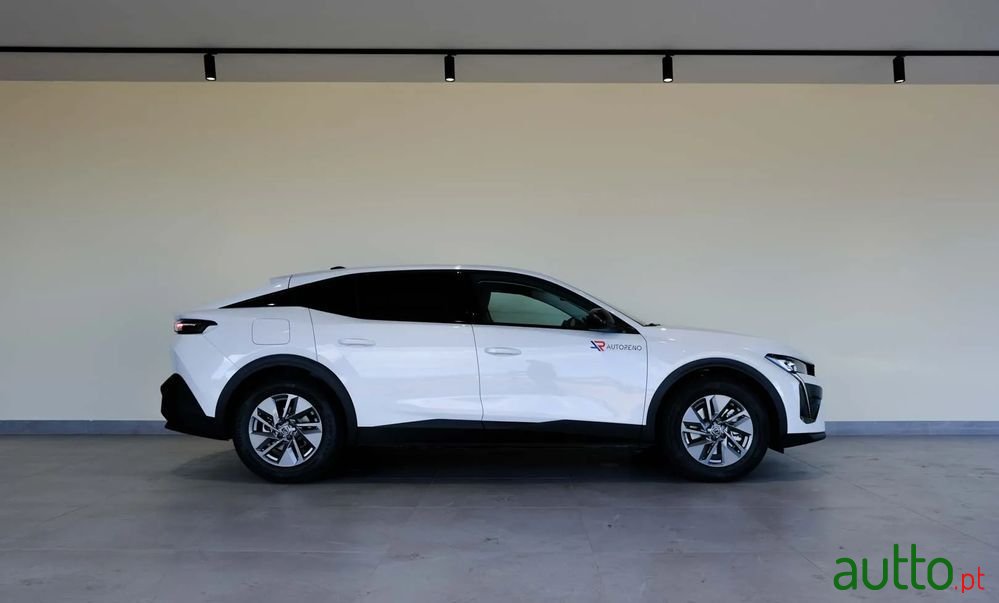 2024' Peugeot 408 photo #3