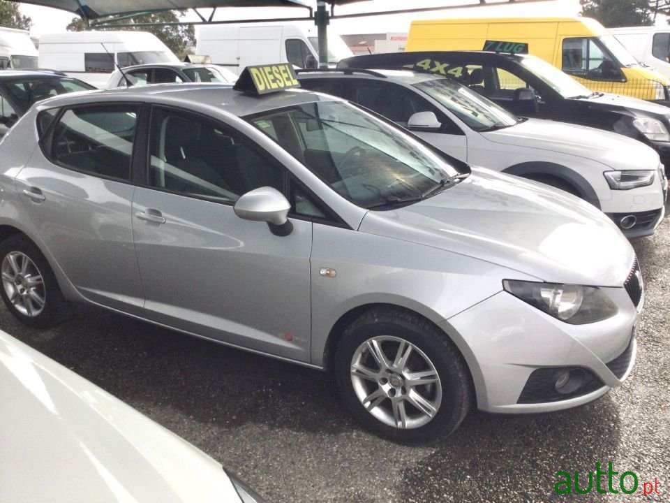 2012' SEAT Ibiza photo #3
