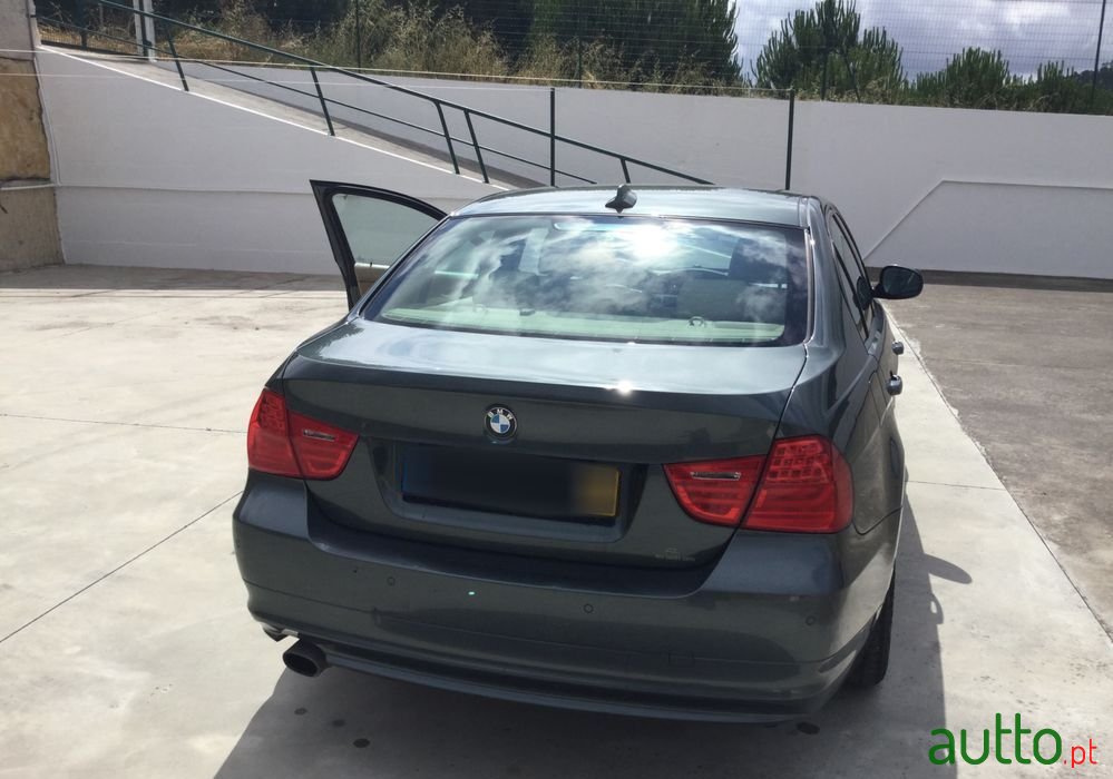 2008' BMW 318 D Navigation Sport photo #2