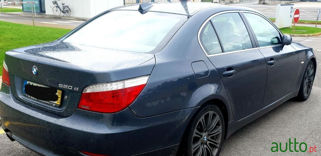 2009' BMW 520 photo #5