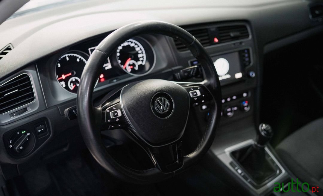 2016' Volkswagen Golf photo #2