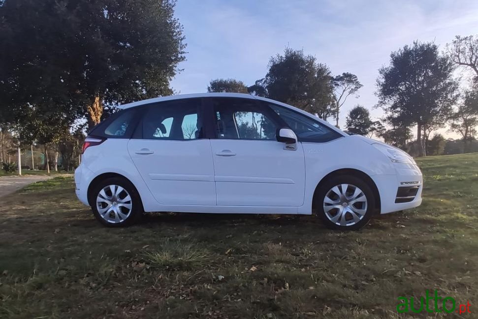 2013' Citroen C4 Picasso photo #4