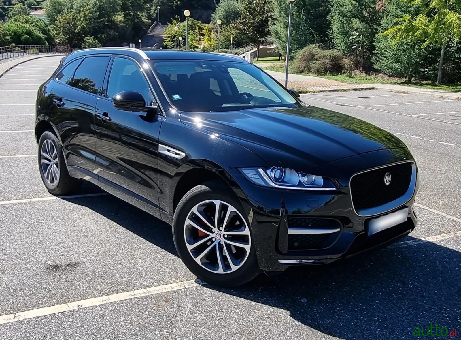 2017' Jaguar F-Pace photo #4