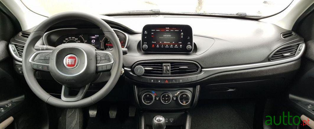 2018' Fiat Tipo Station Wagon photo #1