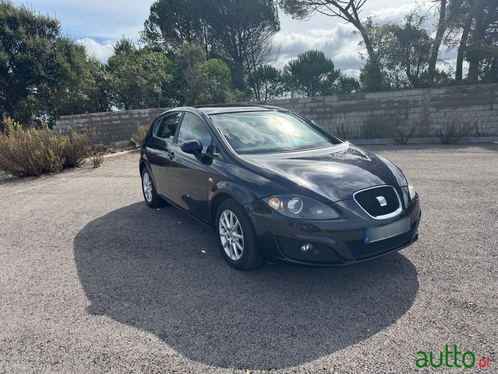 2011' SEAT Leon photo #1