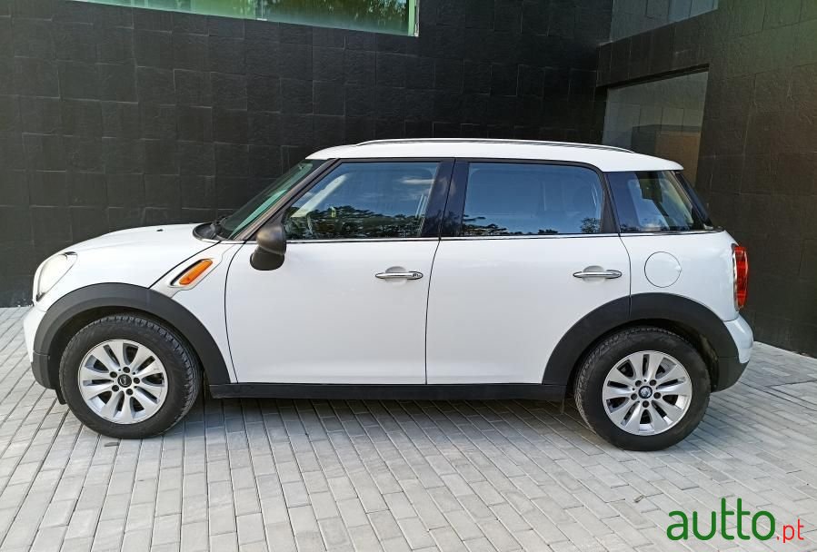 2012' MINI Countryman Cooper D photo #2