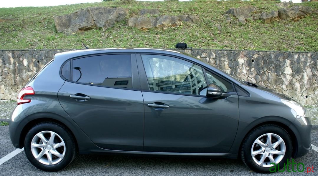 2013' Peugeot 208 photo #4