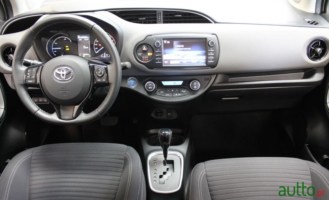 2019' Toyota Yaris photo #4