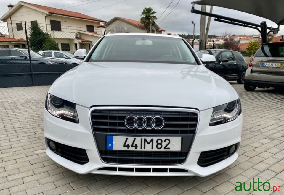 2009' Audi A4 Avant photo #2