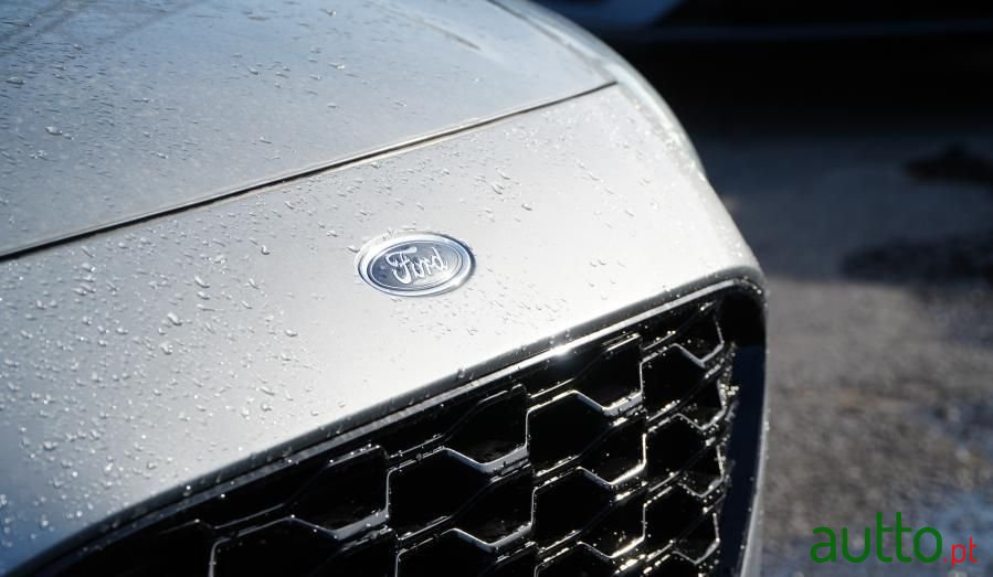 2022' Ford Kuga photo #2