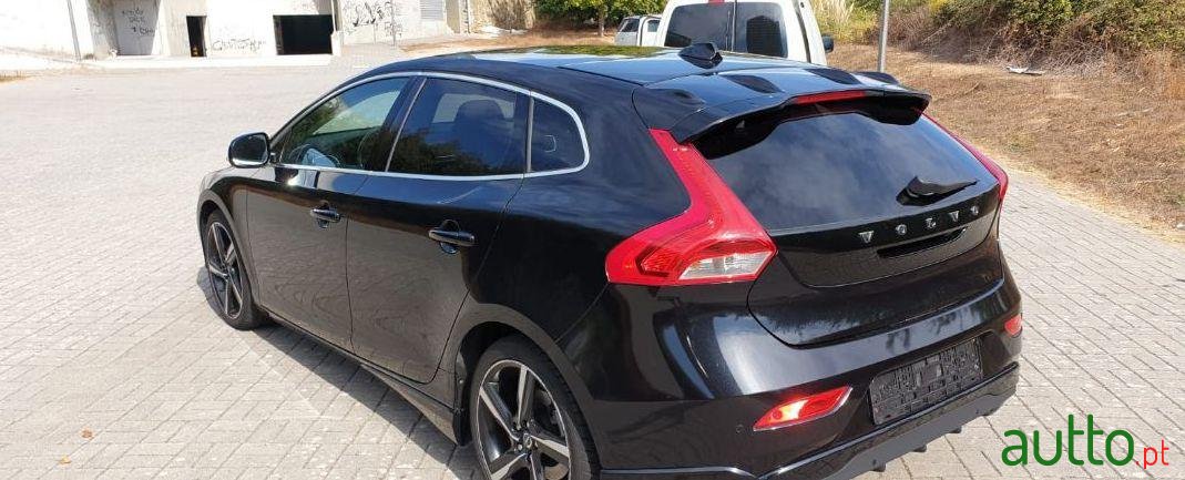 2013' Volvo V40 R Sport photo #2