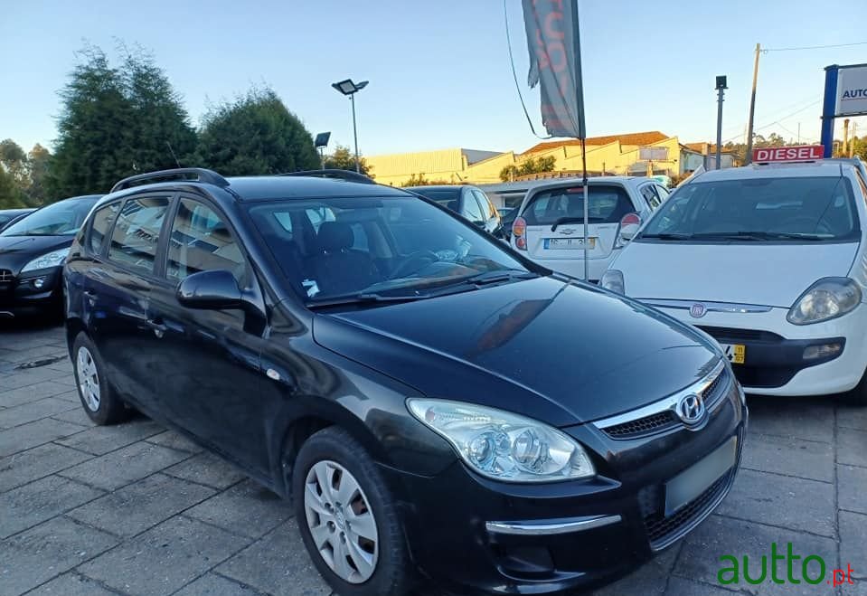 2008' Hyundai i30 Cw photo #2