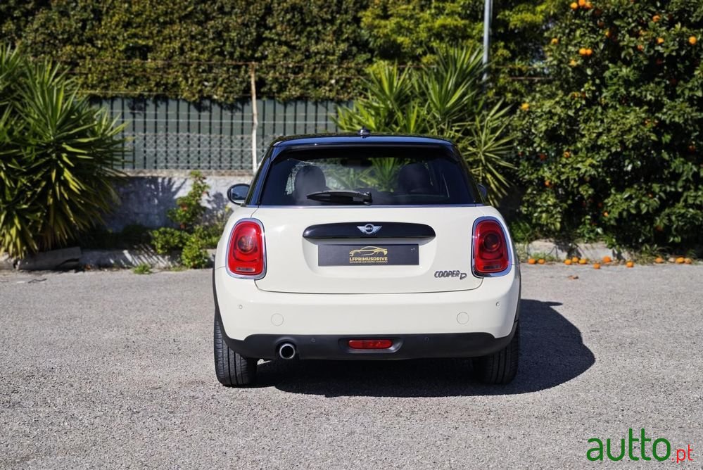 2017' MINI Cooper D 5 Portas photo #5