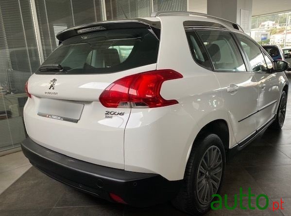 2015' Peugeot 2008 photo #7