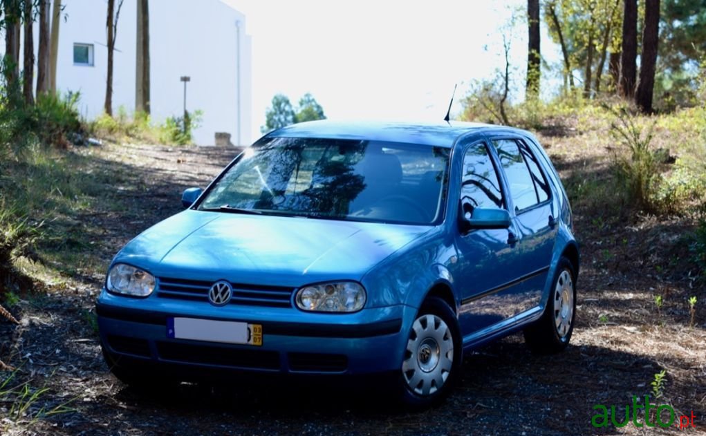 2003' Volkswagen Golf photo #1