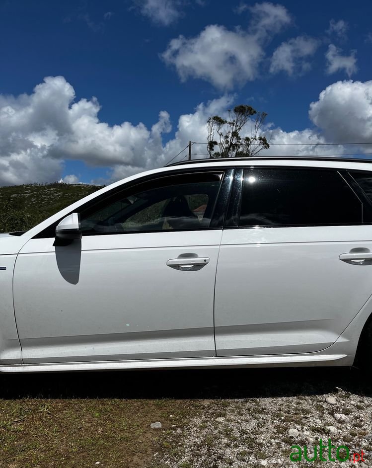 2018' Audi A4 Avant photo #5