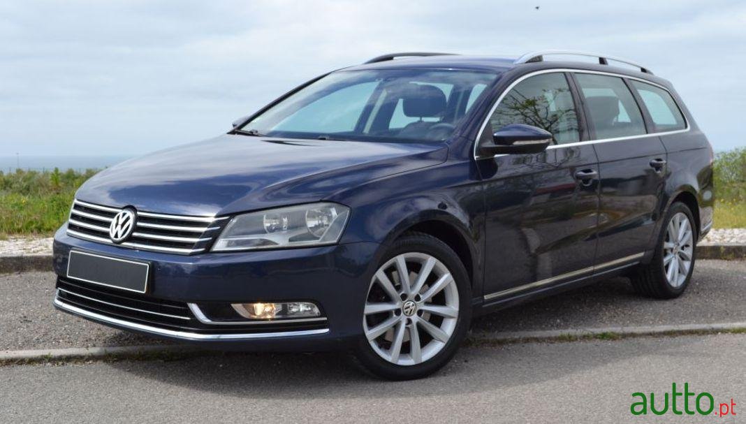 2011' Volkswagen Passat Variant photo #1