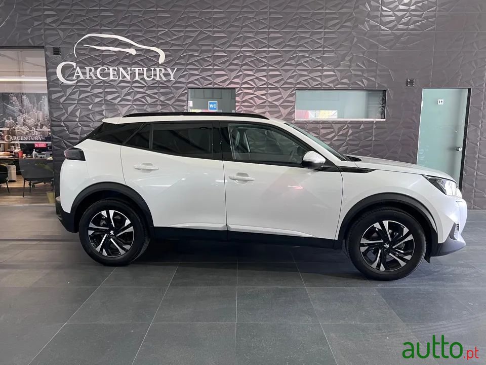 2021' Peugeot 2008 photo #1