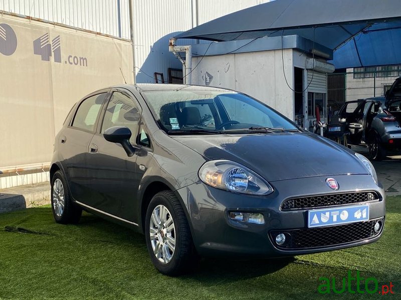 2014' Fiat Punto photo #2