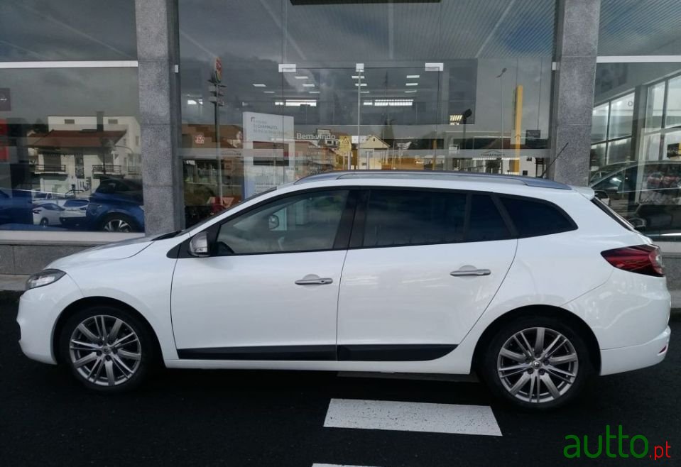 2011' Renault Megane Sport Tourer photo #4