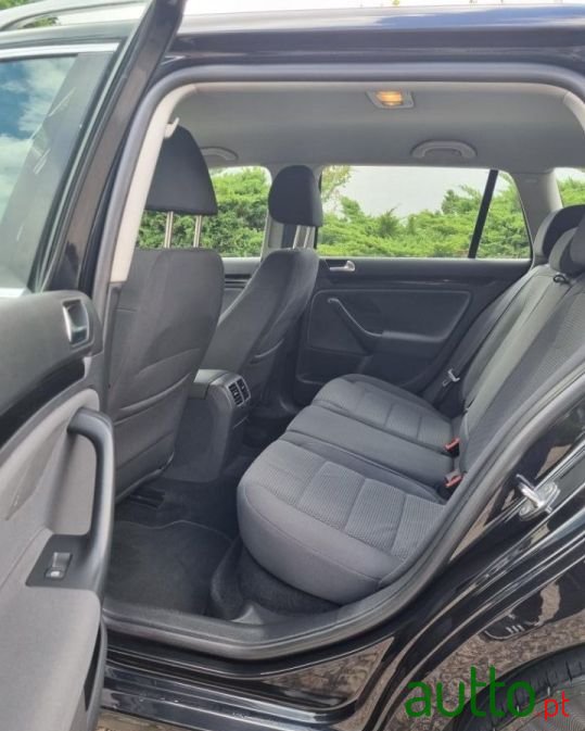 2009' Volkswagen Golf photo #5