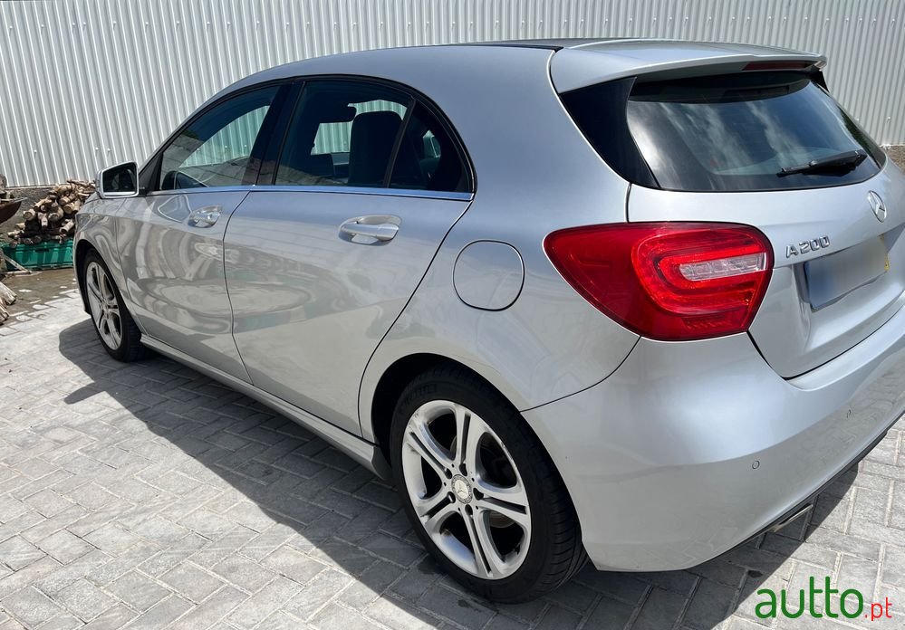 2012' Mercedes-Benz A 200 photo #3