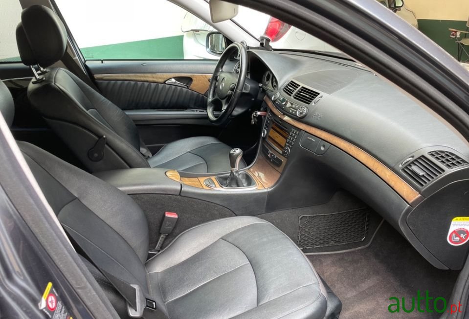 2008' Mercedes-Benz 220 photo #4