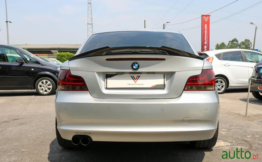 2011' BMW 118 photo #3