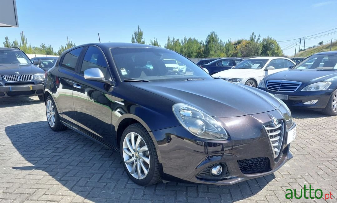 2014' Alfa Romeo Giulietta photo #3