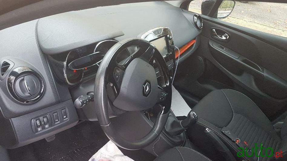 2014' Renault Clio Sport Tourer photo #2