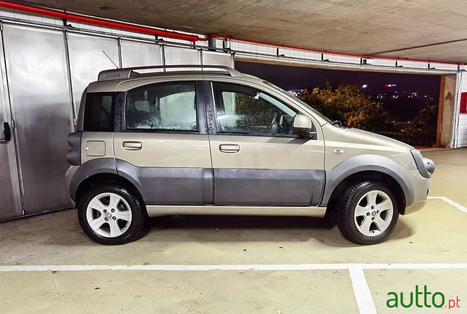 2011' Fiat Panda photo #2