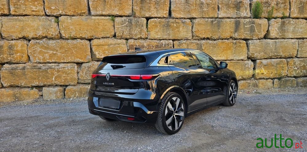 2022' Renault Megane E-Tech photo #2