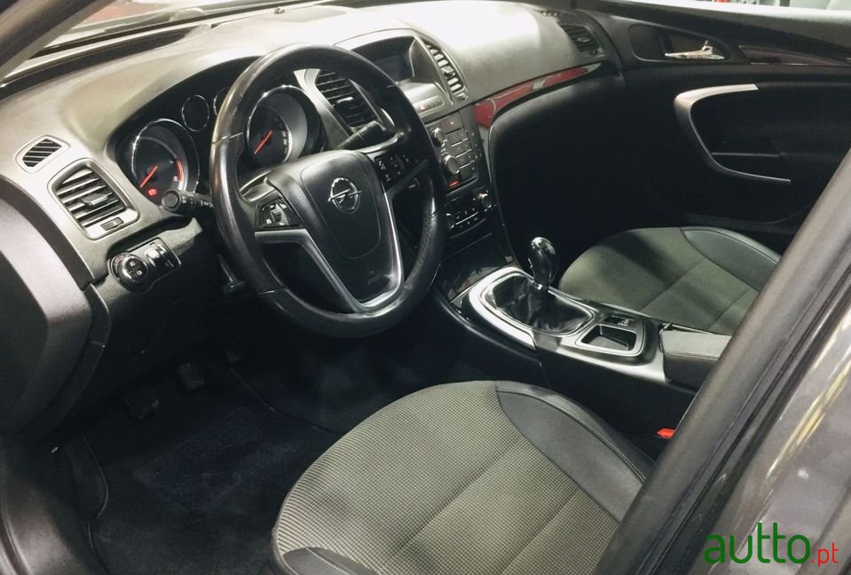 2011' Opel Insignia photo #5