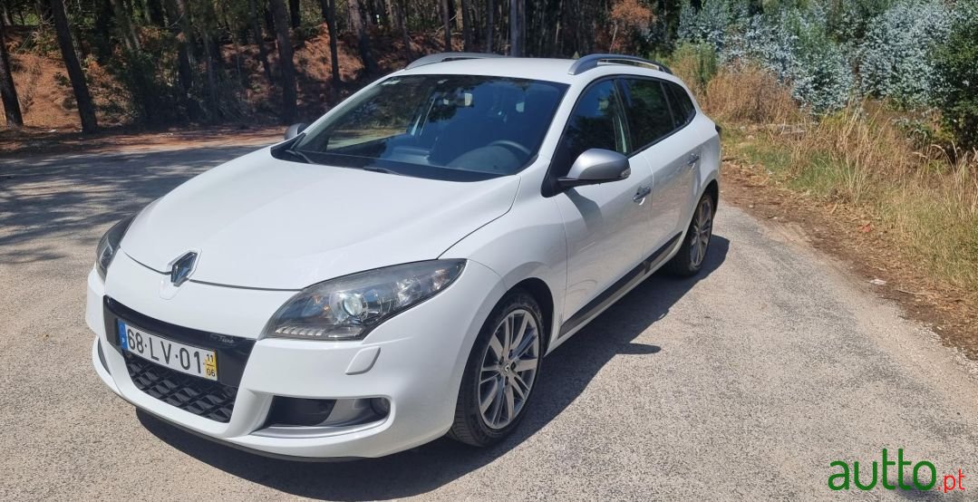 2011' Renault Megane Sport Tourer photo #1
