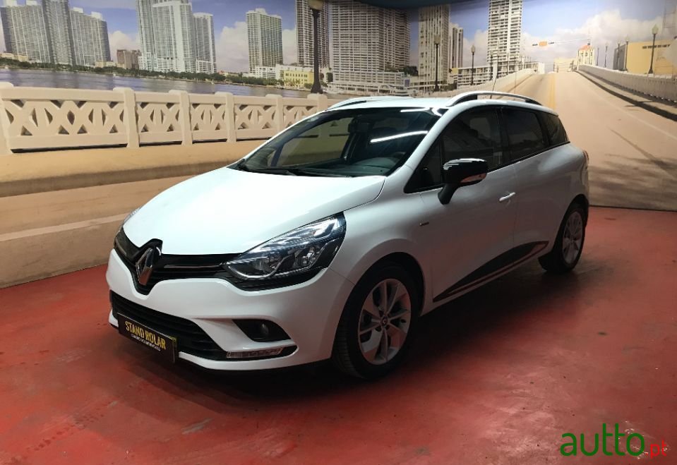 2018' Renault Clio Sport Tourer photo #2