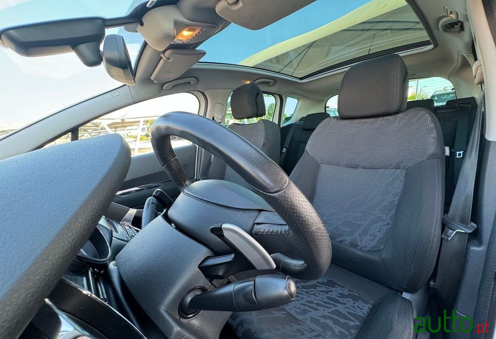 2012' Peugeot 3008 photo #3